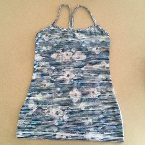 Lululemon yoga tank like new, size 6